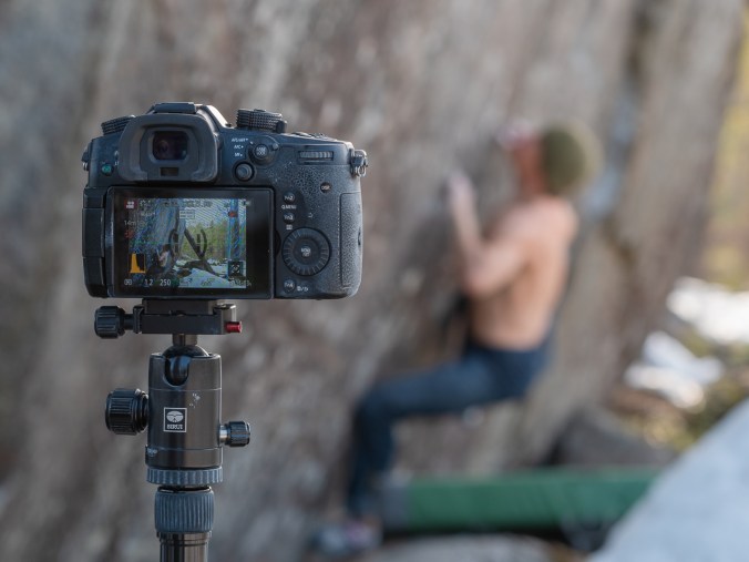 Jani yrittämässä King of Stingin (8B+) muuveja